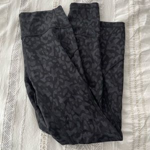 Lululemon In Movement 25” size 6